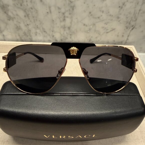 Versace VE2252 Pilot Sunglasses - Picture 2 of 5